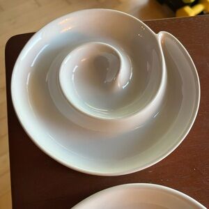 Crate&Barrel Porcelain Swirl Dish Set of 2